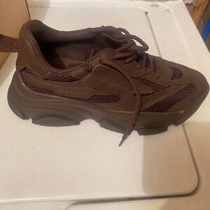 Tennis Shoes